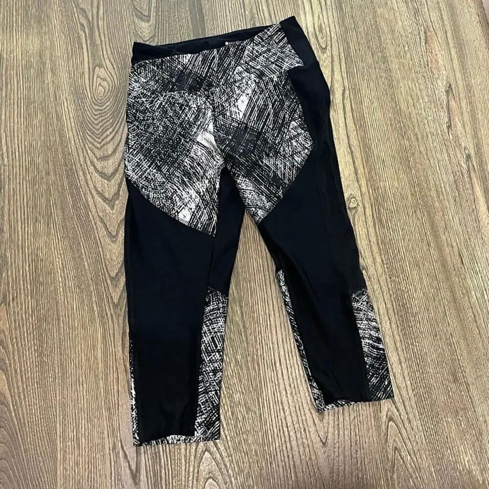 Bally Total Fitness Capri Leggings High-Rise Pull-On Printed Black White Size S